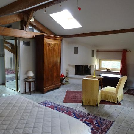 Prissé Gentilhommiere De Collonges Bed & Breakfast エクステリア 写真
